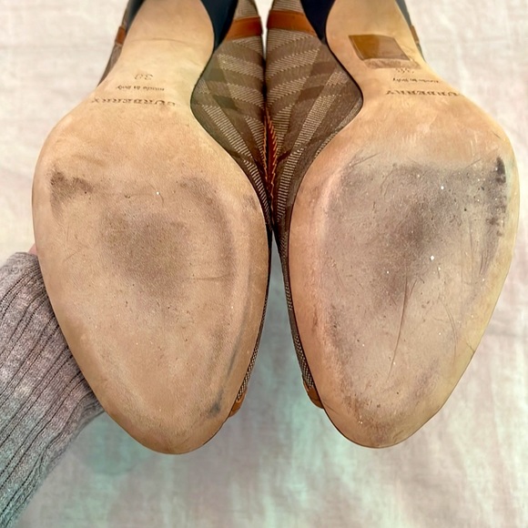 Burberry Peep-Toe Pumps - Picture 5 of 10